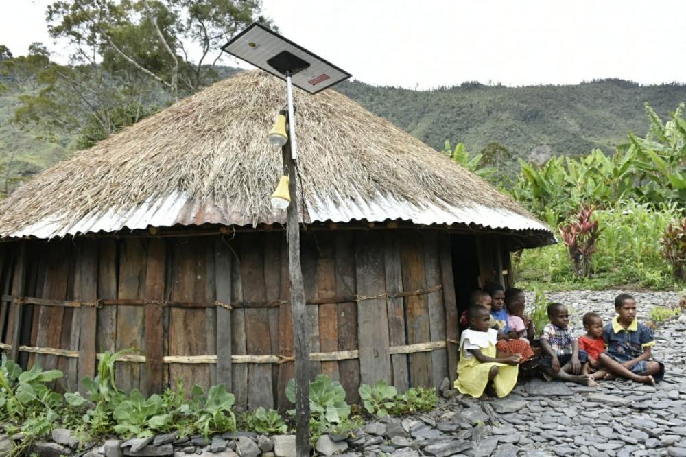 Malam Di Puncak Jaya Dan Paniai Papua Kini Benderang Berkat Ltshe Kementerian Esdm Republik Indonesia