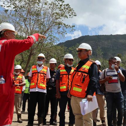 PT. Sokoria Geothermal Indonesia (SGI) telah melaksanakan kegiatan pengeboran 5 sumur eksplorasi yang dipusatkan di lokasi prospek Sokoria-Mutubusa (MTB)