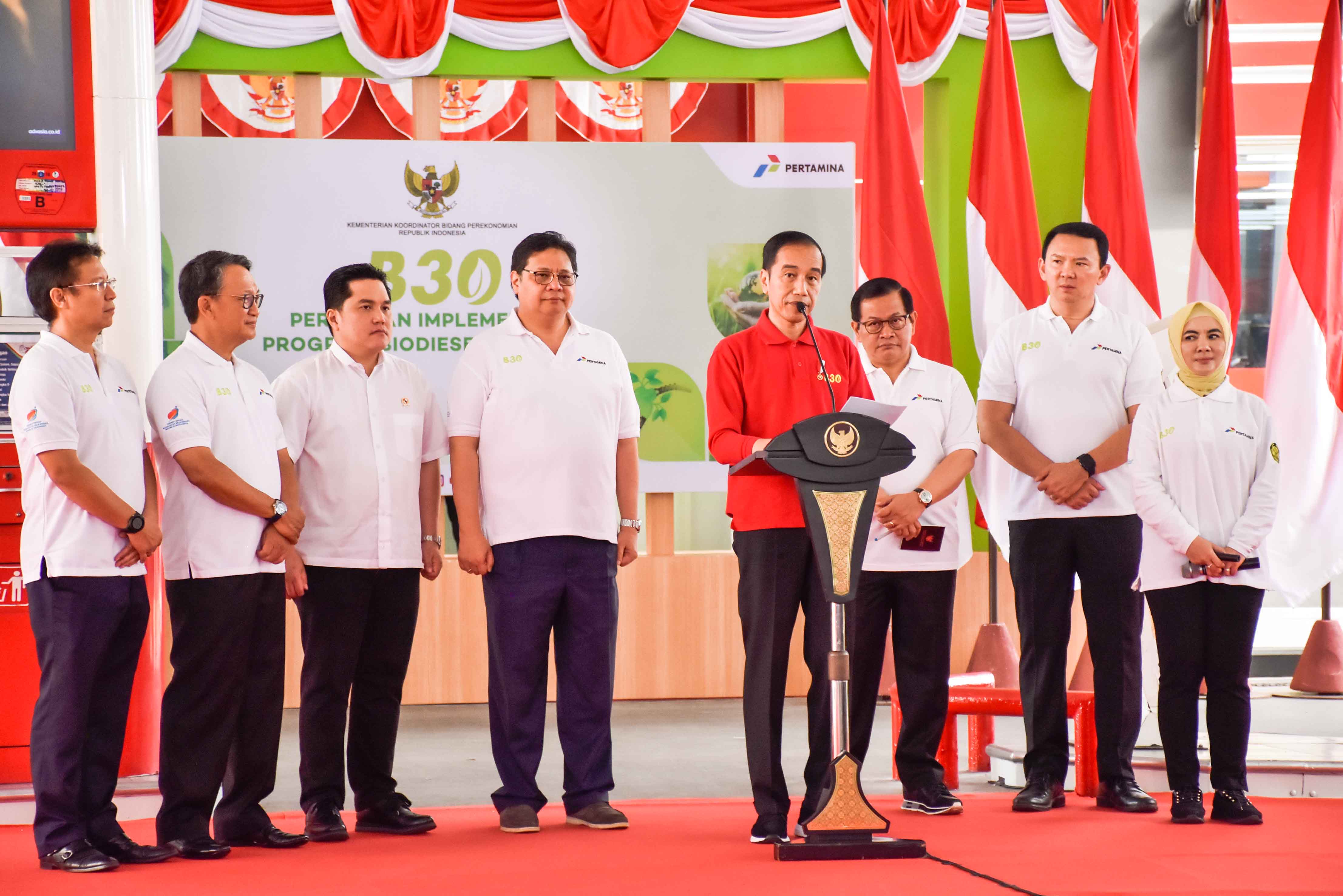 Presiden Indonesia Joko Widodo meresmikan implementasi program biodiesel 30 persen (B30) di SPBU Pertamina Jalan MT Haryono Jakarta Selatan, Senin (23/12/2019).