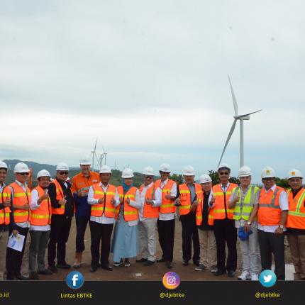 Foto Bersama: Dirjen EBTKE dan Anggota Komisi VII DPR RI serta Management PT UPC Sidrap Bayu Energi