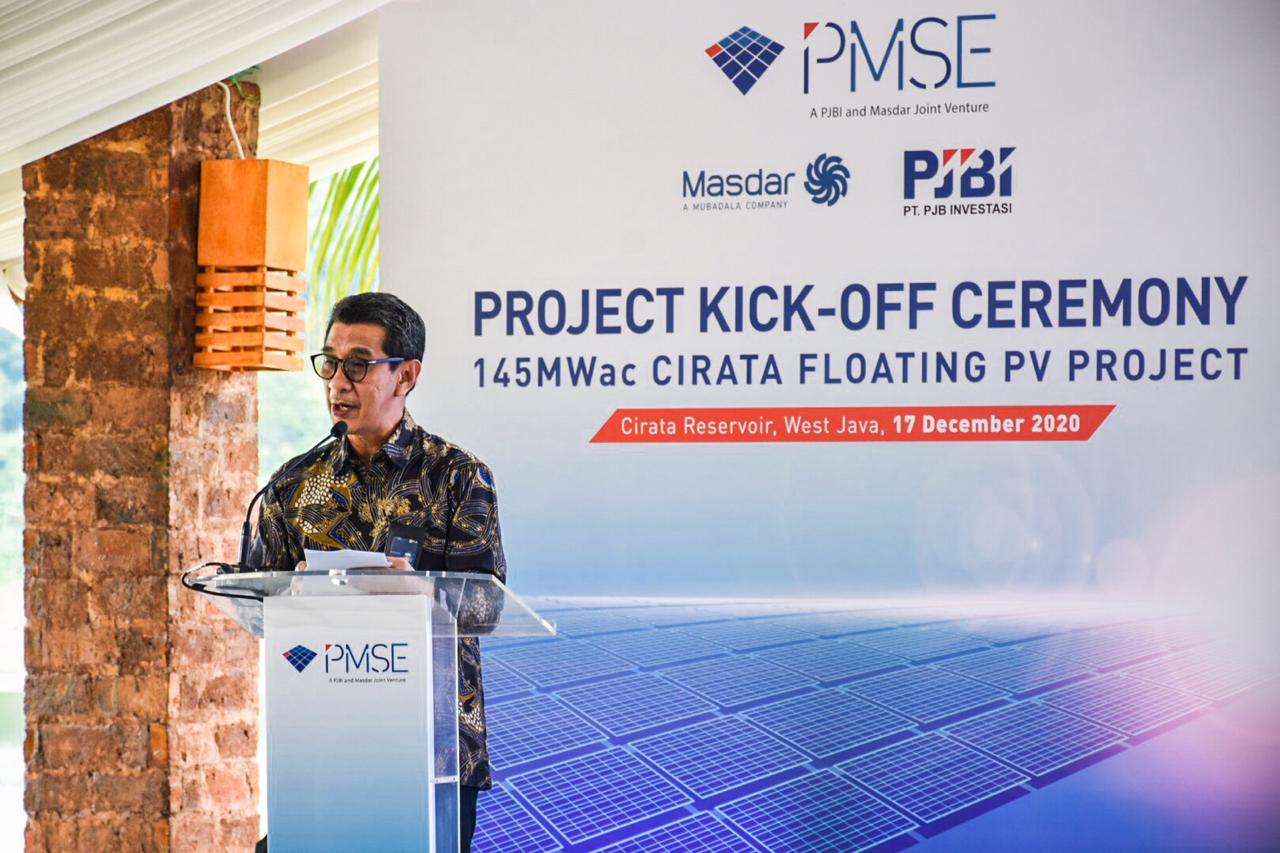 Direktur Mega Proyek PT. PLN Persero, Muhammad Ikhsan Asaad memberikan sambutan pada acara Projeck Kick-Off Ceremony 145 MWac Cirata Floating PV Project di kawasan Waduk Cirata, Purwakarta (17/12/2020