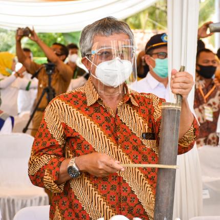 Dirjen EBTKE, F.X. Sutijastoto mengikuti rangkaian acara Peresmian Pompa Air Tenaga Surya di Kecamatan Trimurjo, Kabupaten Lampung. (06/10/2020)