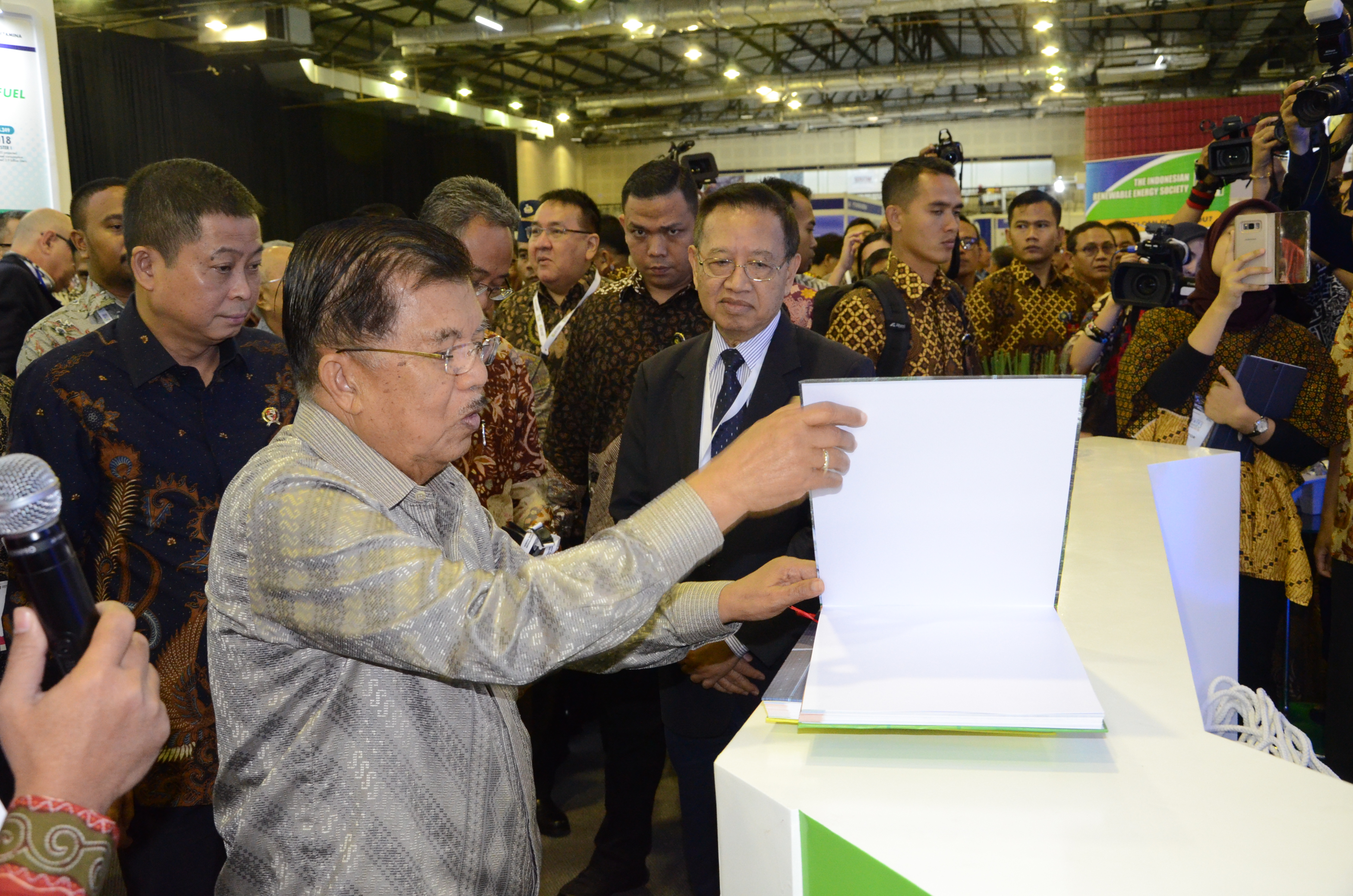 Kunjungan Wakil Presiden Republik Indonesia, Jusuf Kalla pada Booth Ditjen ETBKE