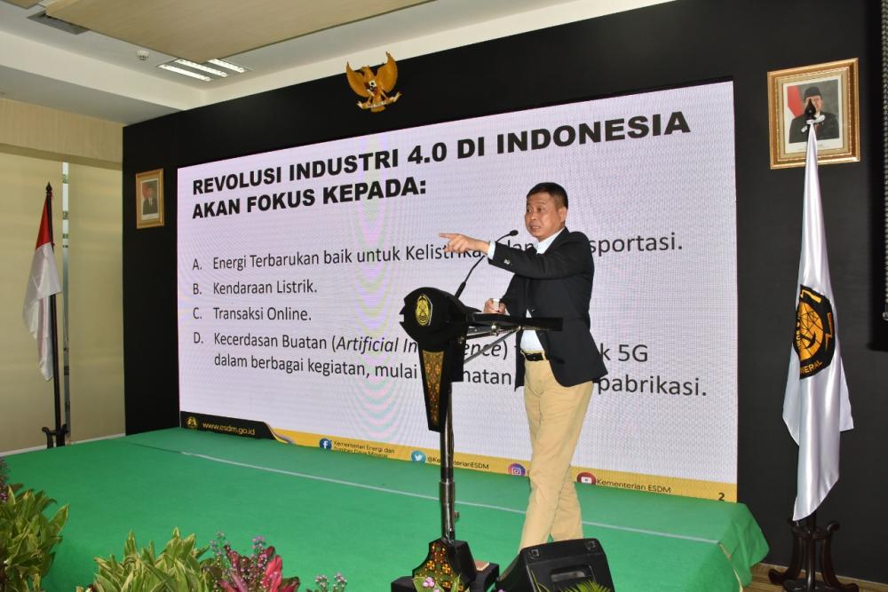 Menteri Jonan menyoroti 4 kegiatan yg akan menjadi revolusi besar untuk Indonesia dan dunia, yaitu Energi Terbarukan, kendaraan listrik, transaksi online, dan kecerdaan buatan termasuk 5G