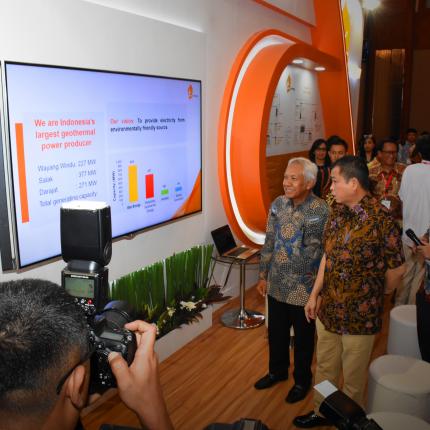 Kunjungan Menteri ESDM pada Booth-booth di Indonesia International Geothermal Convention & Exhibition (IIGCE) 2018