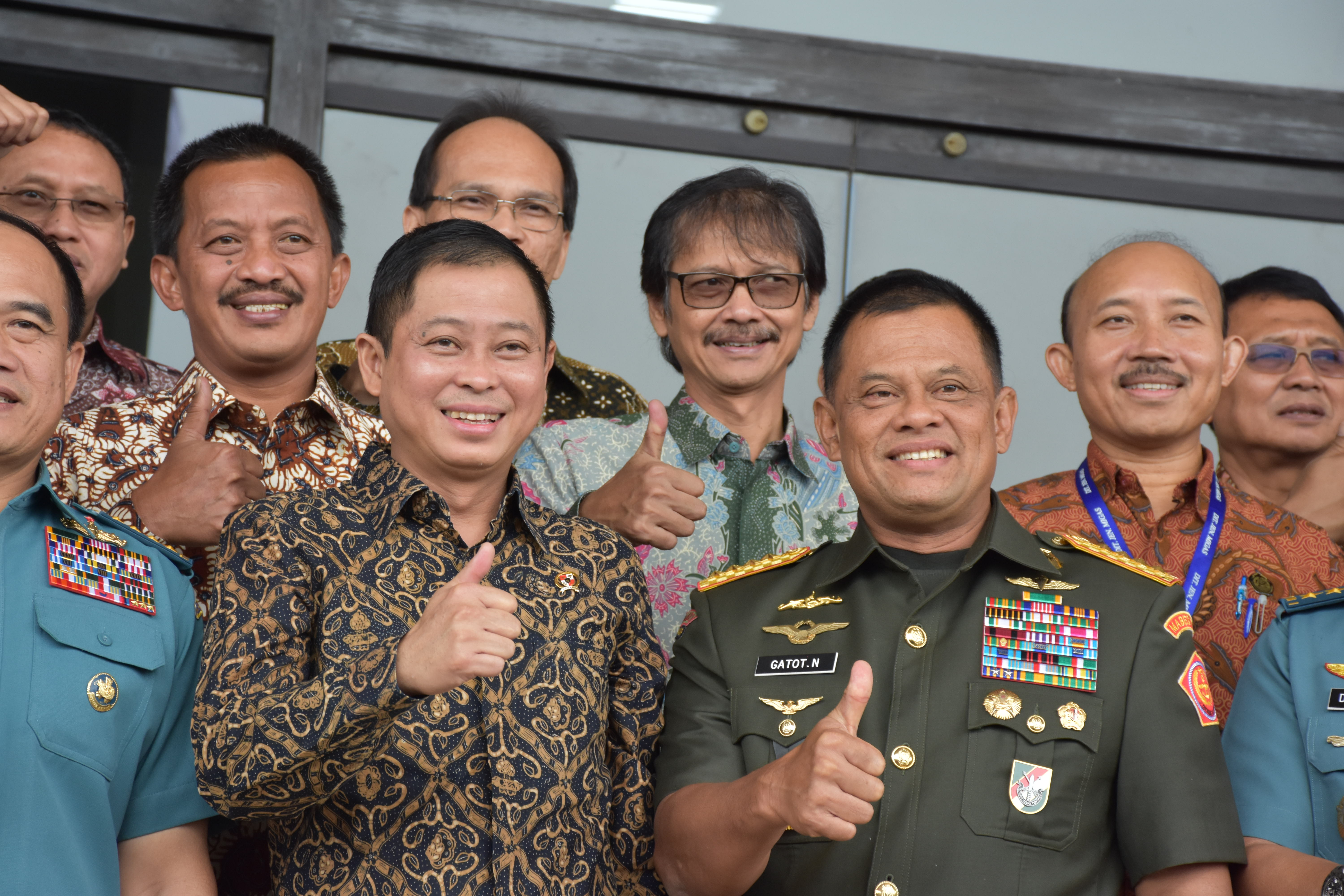 Foto Bersama Menteri ESDM dengan Panglima TNI beserta jajarannya_2