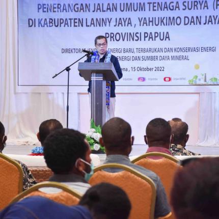 Sambutan dari Sesditjen EBTKE Kementerian ESDM pada acara Peresmian dan Serah Terima 450 unit PJU-TS di Wamena, Provinsi Papua (15/10/2022)