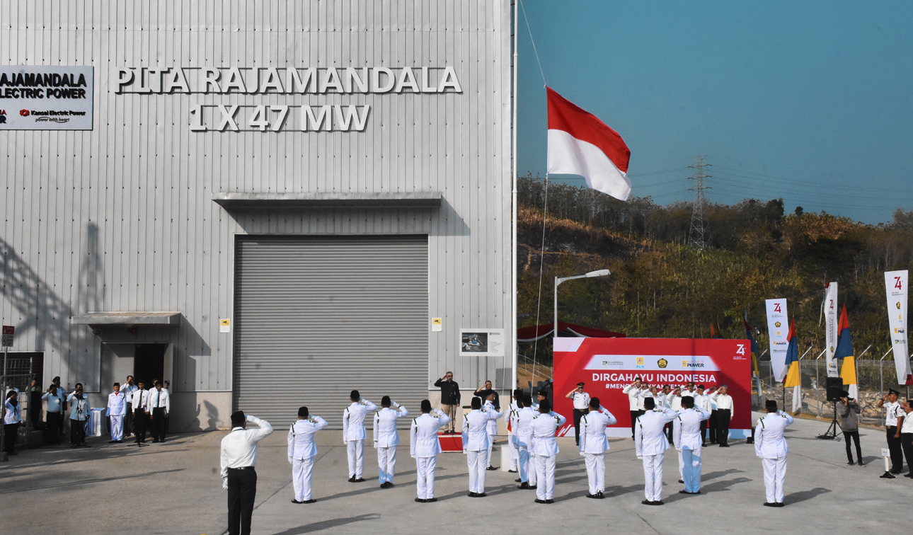 Upacara Bendera di PLTA Rajamandala, Jawa Barat dipimpin oleh Dirjen EBTKE, F.X Sutijastoto sebagai Inspektur Upacara