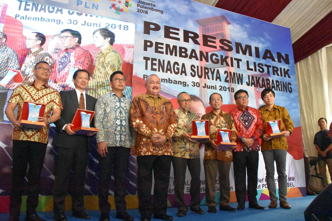 Foto Bersama Gubernur Sulawesi Selatan, Alex Noerdin, Direktur Aneka Energi Baru dan Energi Terbarukan, Harris dengan IPP