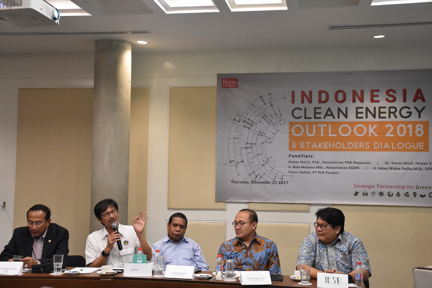 Ditjen EBTKE Rida Mulyana hadir sebagai panelis dalam acara diskusi dan peluncuran Indonesia Energy Outlook 2018