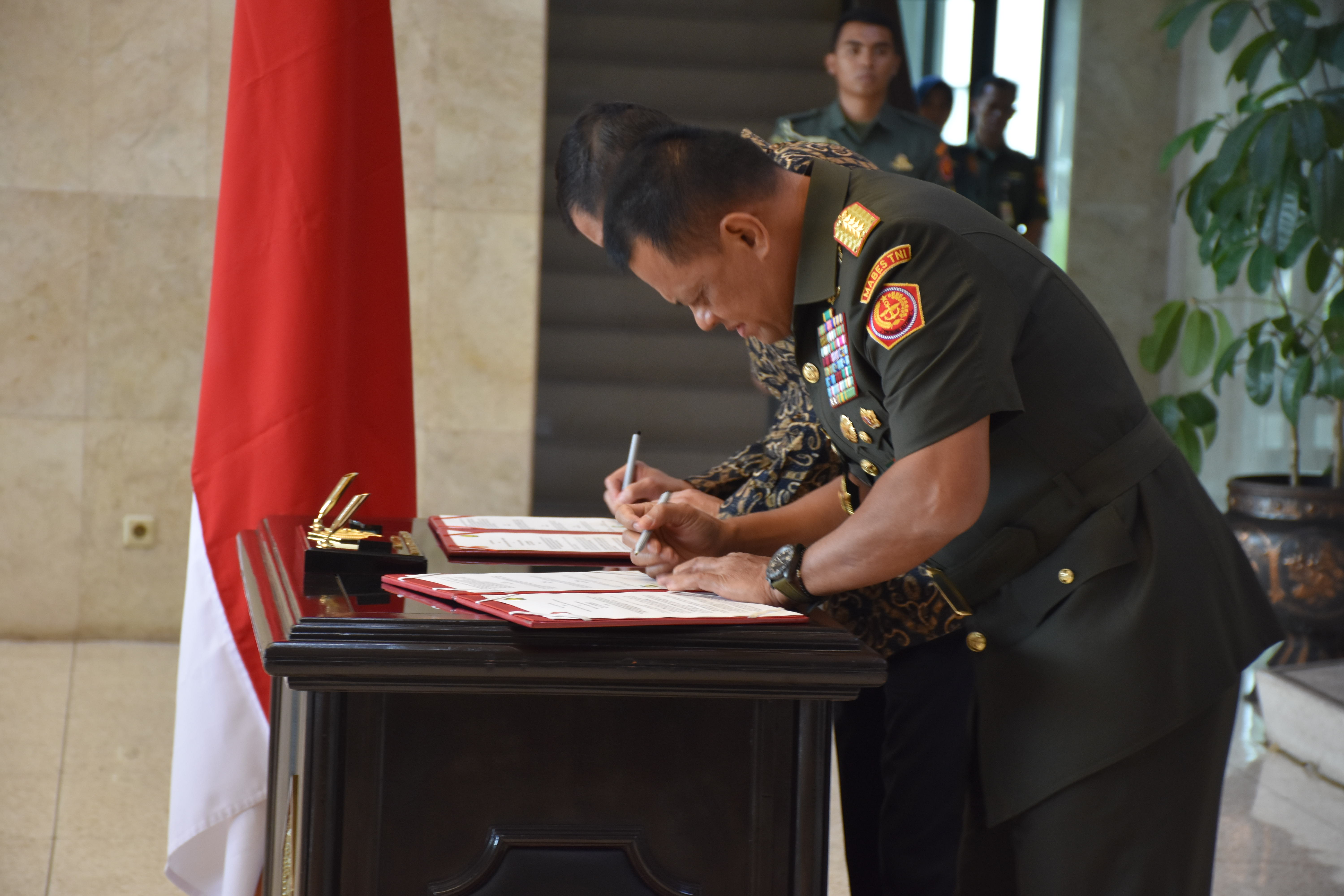 Penandatanganan MoU antara Menteri ESDM dengan Panglima TNI