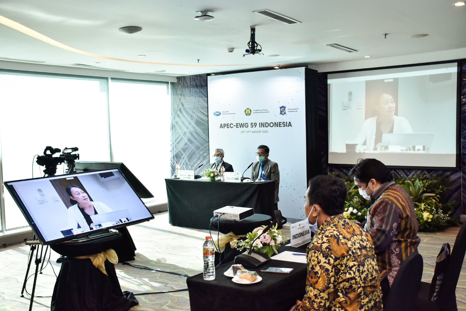 Suasana Virtual Conference pembukaan APEC EWG-59 Indonesia di Hotel Novotel Tangerang, Banten. (26/08/2020)