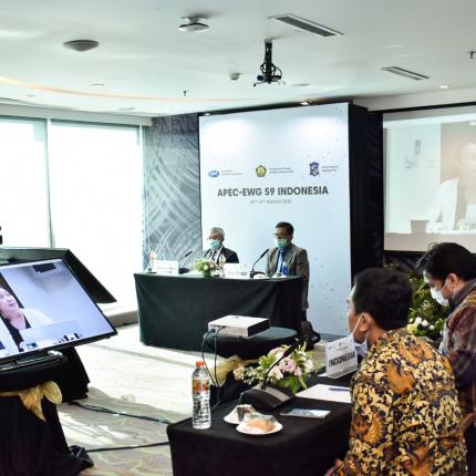 Suasana Virtual Conference pembukaan APEC EWG-59 Indonesia di Hotel Novotel Tangerang, Banten. (26/08/2020)